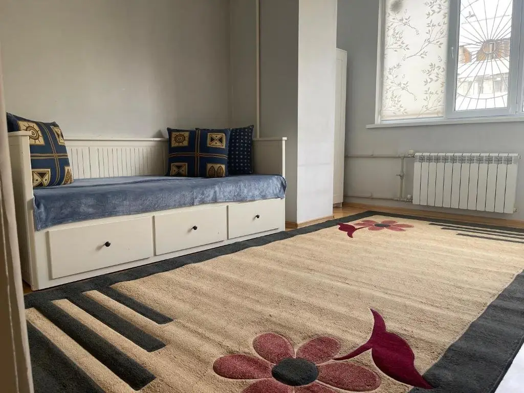 Lovely 3 bedroom apartment with free parking — фото 1