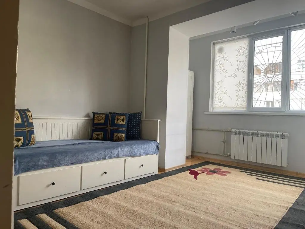 Алматы: Lovely 3 bedroom apartment with free parking