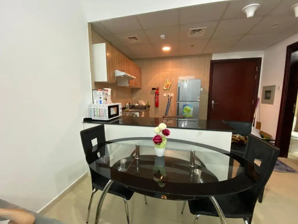 Lovely 1-Bedroom Apartment with Free Parking on Premises — фото 1