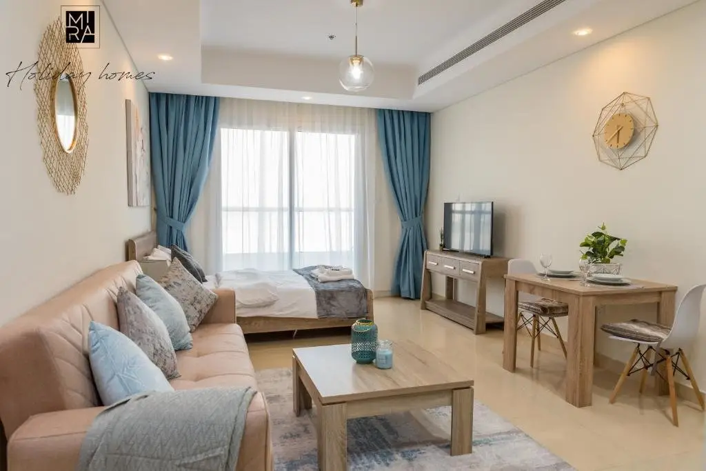 Дубай: Mira Holiday Homes - Beautiful Studio - WIFI&Pool -7 min to Global Village