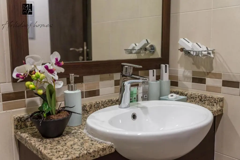 Дубай: Mira Holiday Homes - Beautiful Studio - WIFI&Pool -7 min to Global Village