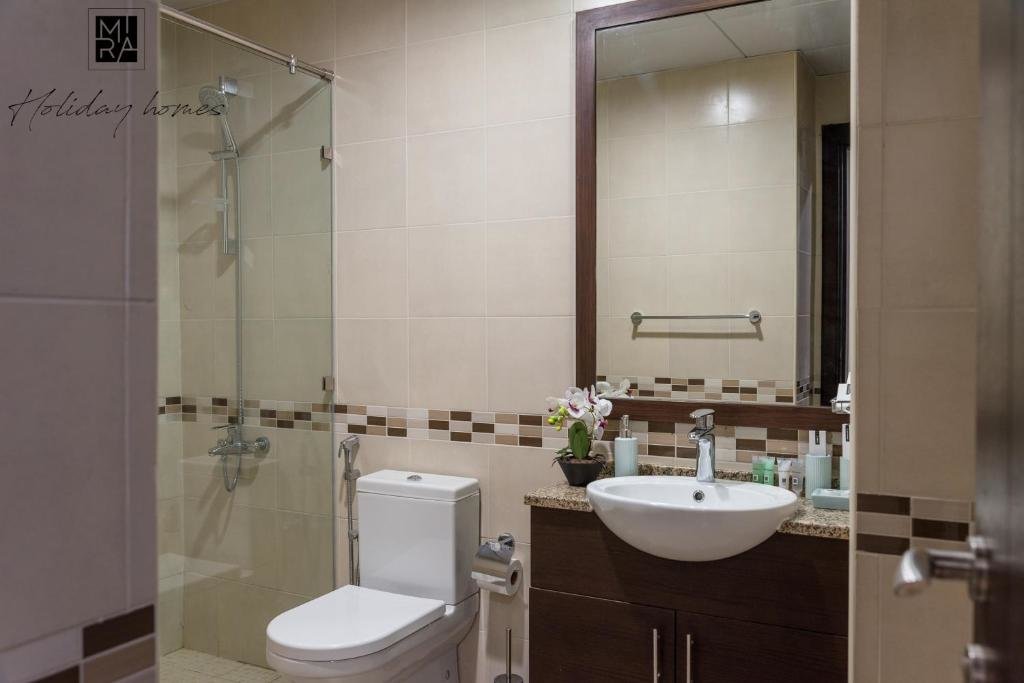 Дубай: Mira Holiday Homes - Beautiful Studio - WIFI&Pool -7 min to Global Village
