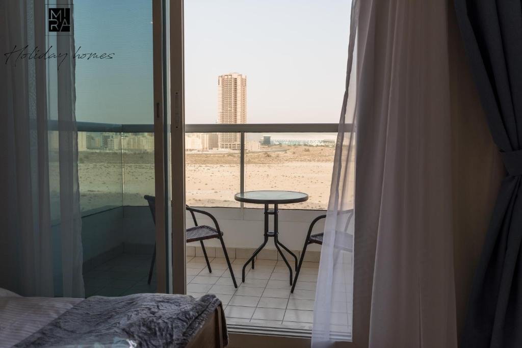 Дубай: Mira Holiday Homes - Beautiful Studio - WIFI&Pool -7 min to Global Village