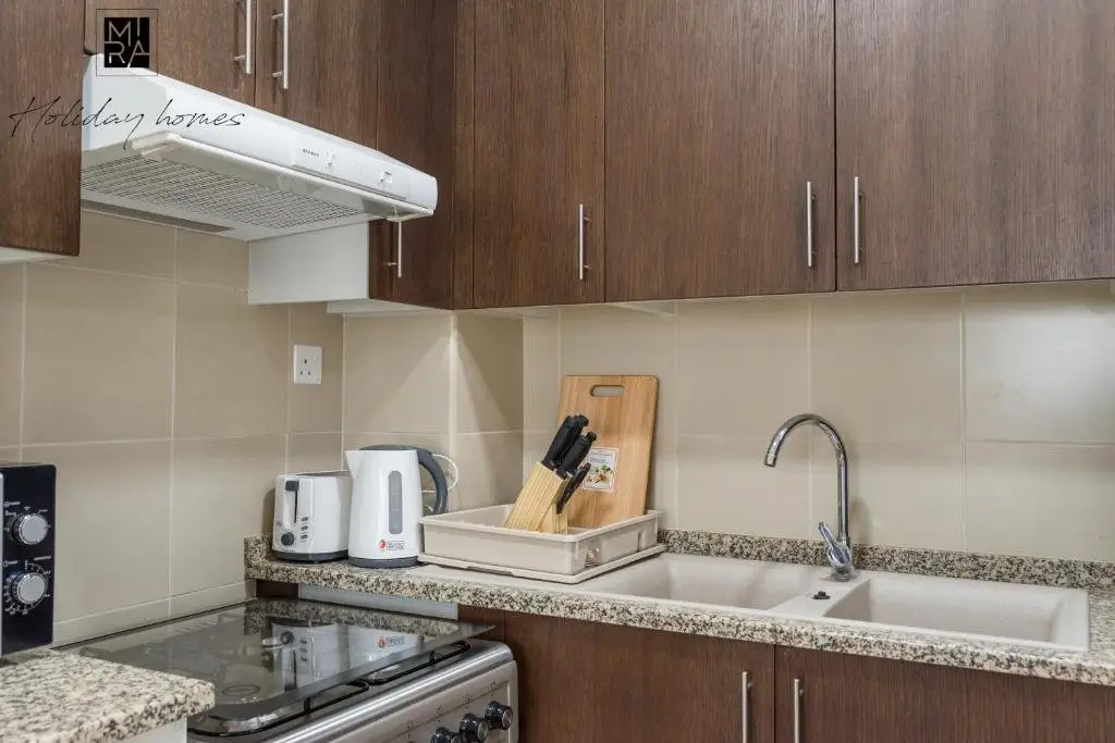 Дубай: Mira Holiday Homes - Beautiful Studio - WIFI&Pool -7 min to Global Village