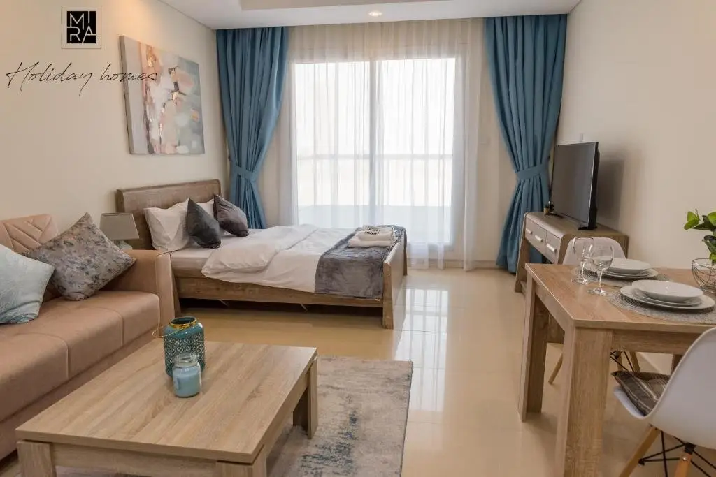 Дубай: Mira Holiday Homes - Beautiful Studio - WIFI&Pool -7 min to Global Village