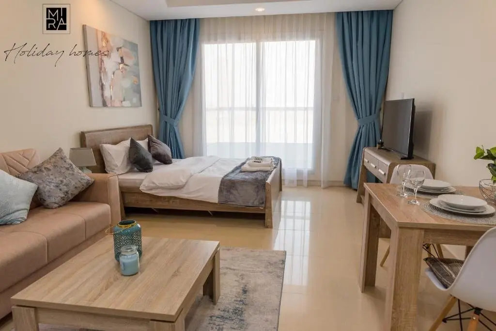 Дубай: Mira Holiday Homes - Beautiful Studio - WIFI&Pool -7 min to Global Village