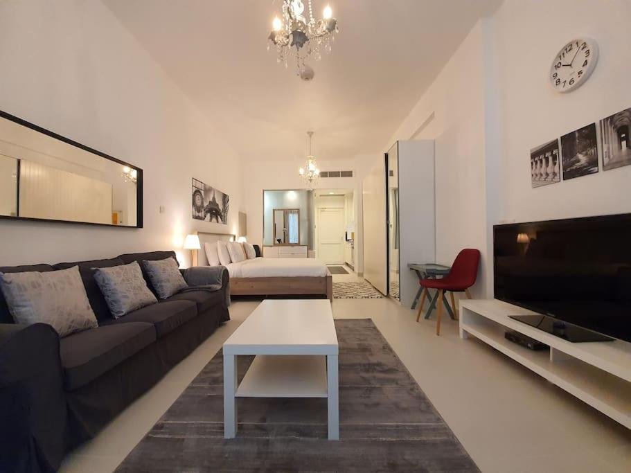 Unified Vacation Homes-Deluxe Sea View Studio-Balcony-Parking-20 — фото 1