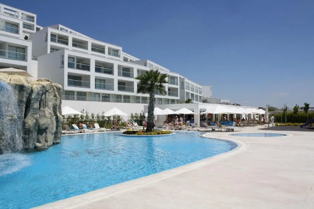 Kiyikislacik: 2 Bed Duplex Apartment at Horizon Sky Beach Resort