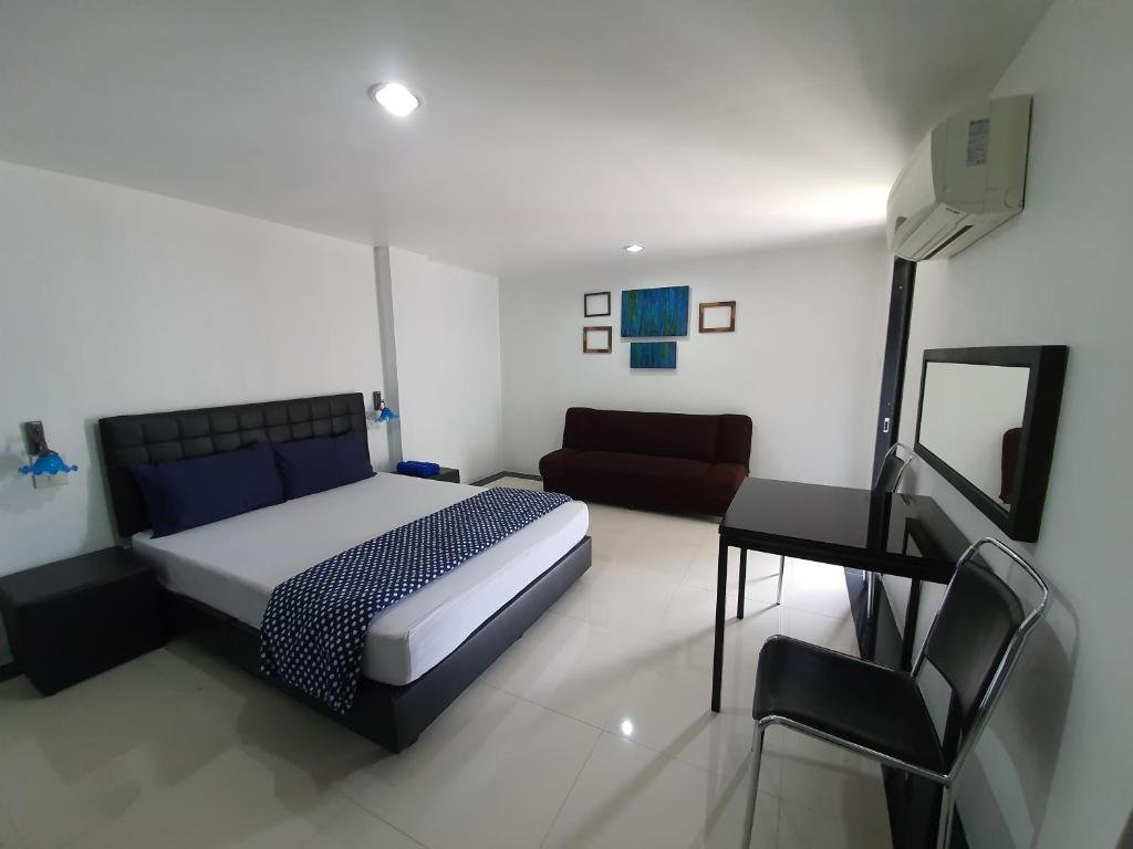 Бангкок: @Room Apartment