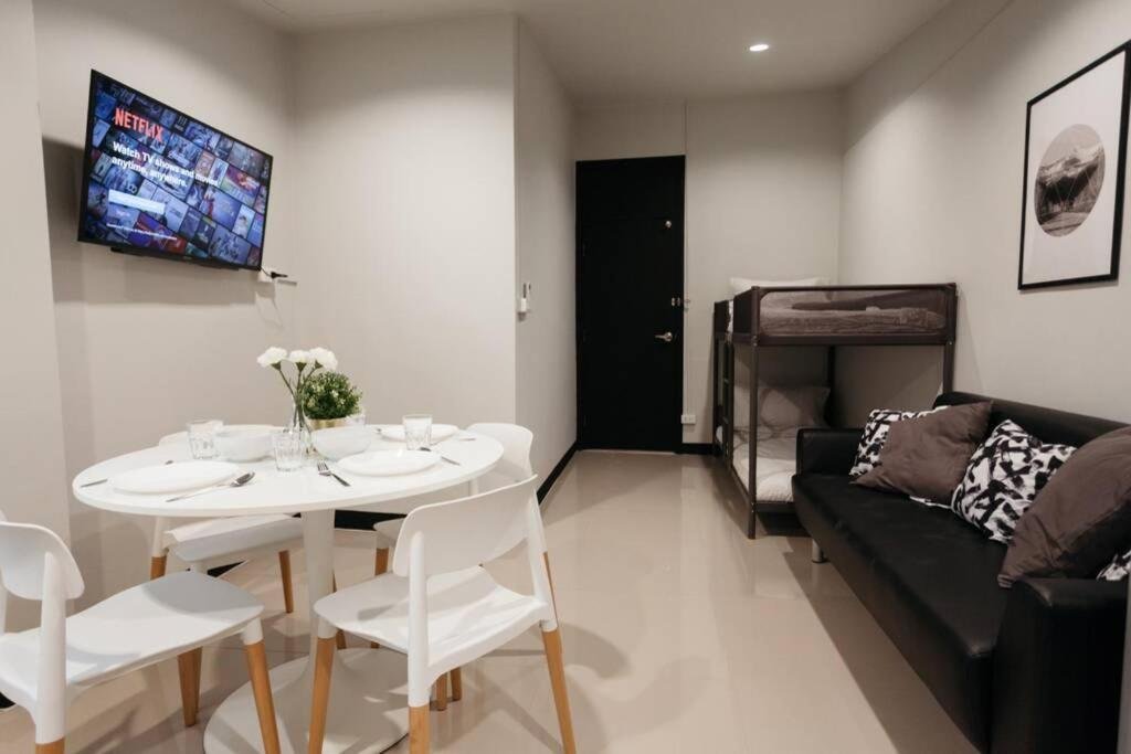 S3 Silom26 · S3 Silom central, large room, full kitchen, WIFI, — фото 1