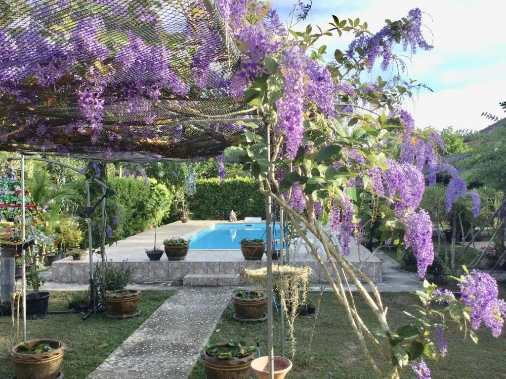 Клаенг: Vacation House with tropical garden and private pool