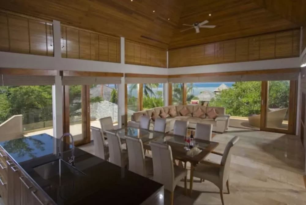 Самуи: 5 Bedroom Beachfront Villa - Chef Maid Nanny
