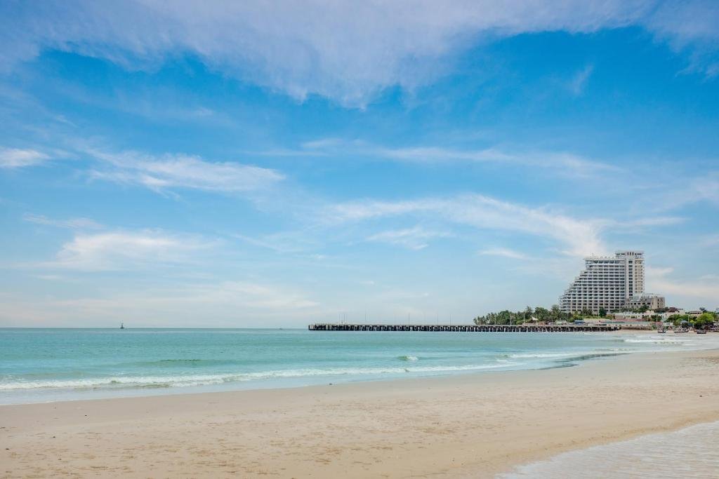 Хуахин: White Beach House Hua Hin 20 Second To the Beach