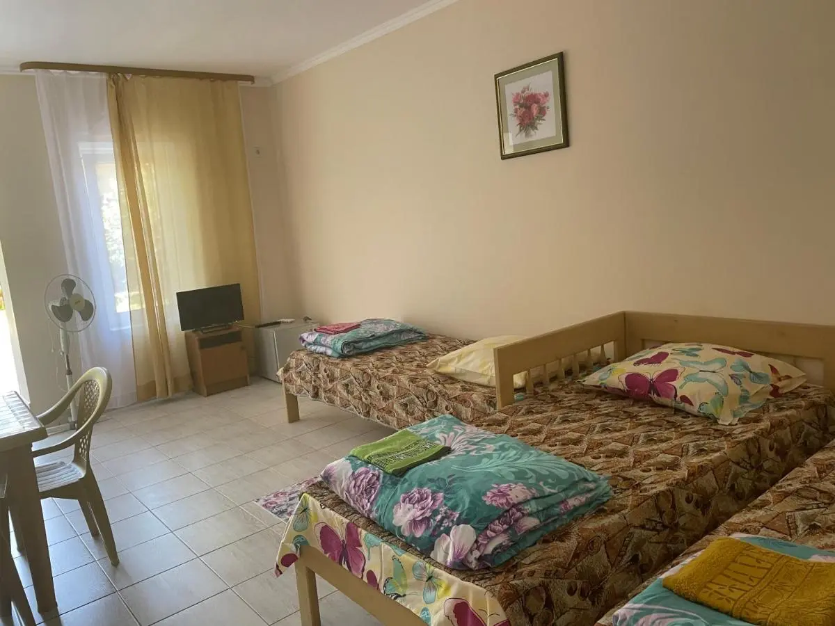 Сукко: Yug Guest House