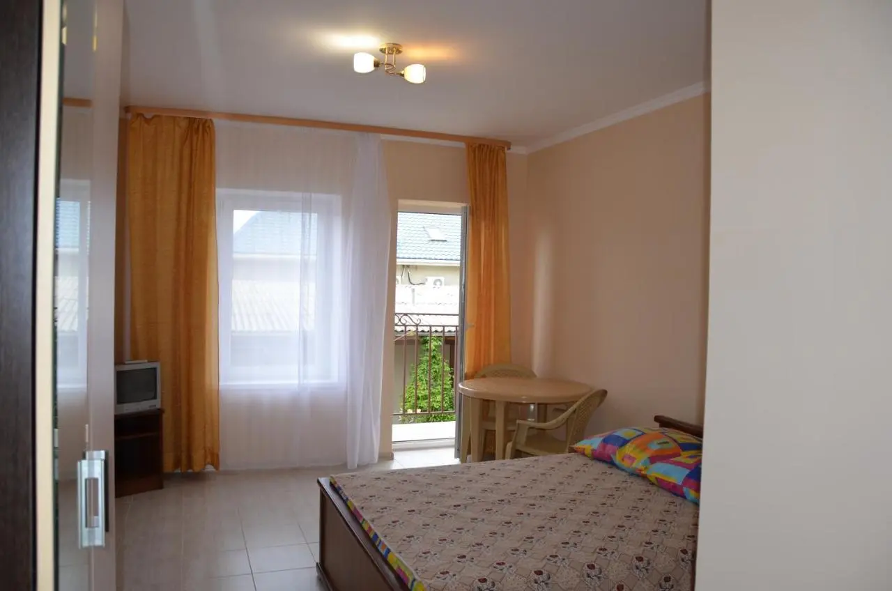 Сукко: Yug Guest House