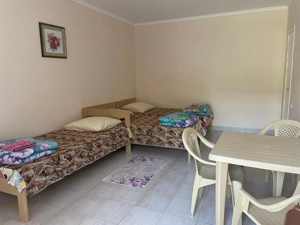 Сукко: Yug Guest House