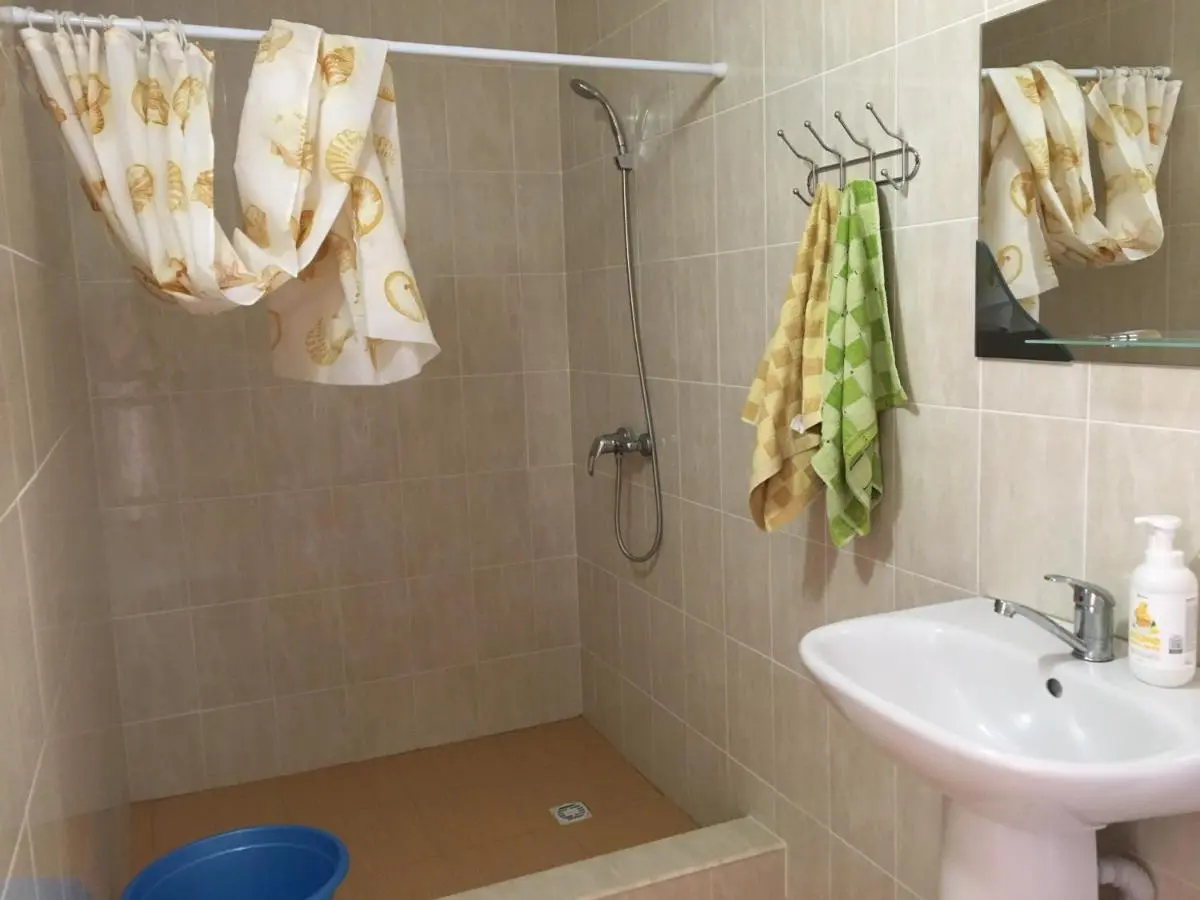 Сукко: Yug Guest House
