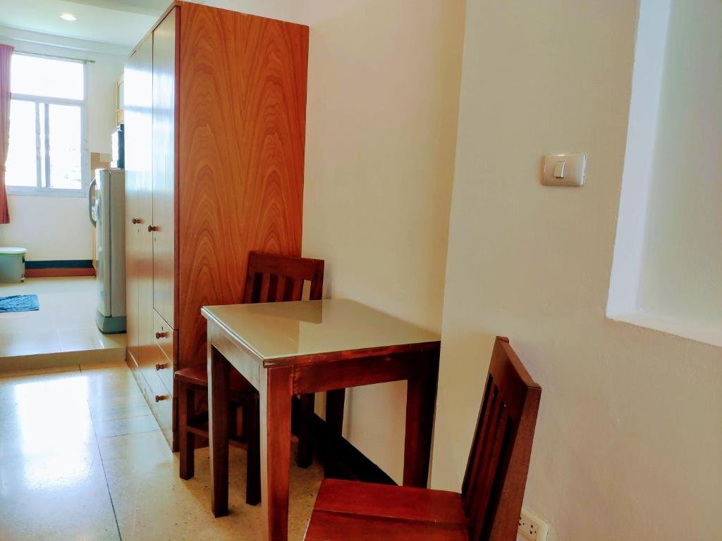 Бангкок: Quiet Studio with King Bed, Kitchen And Balcony (Adults Only)