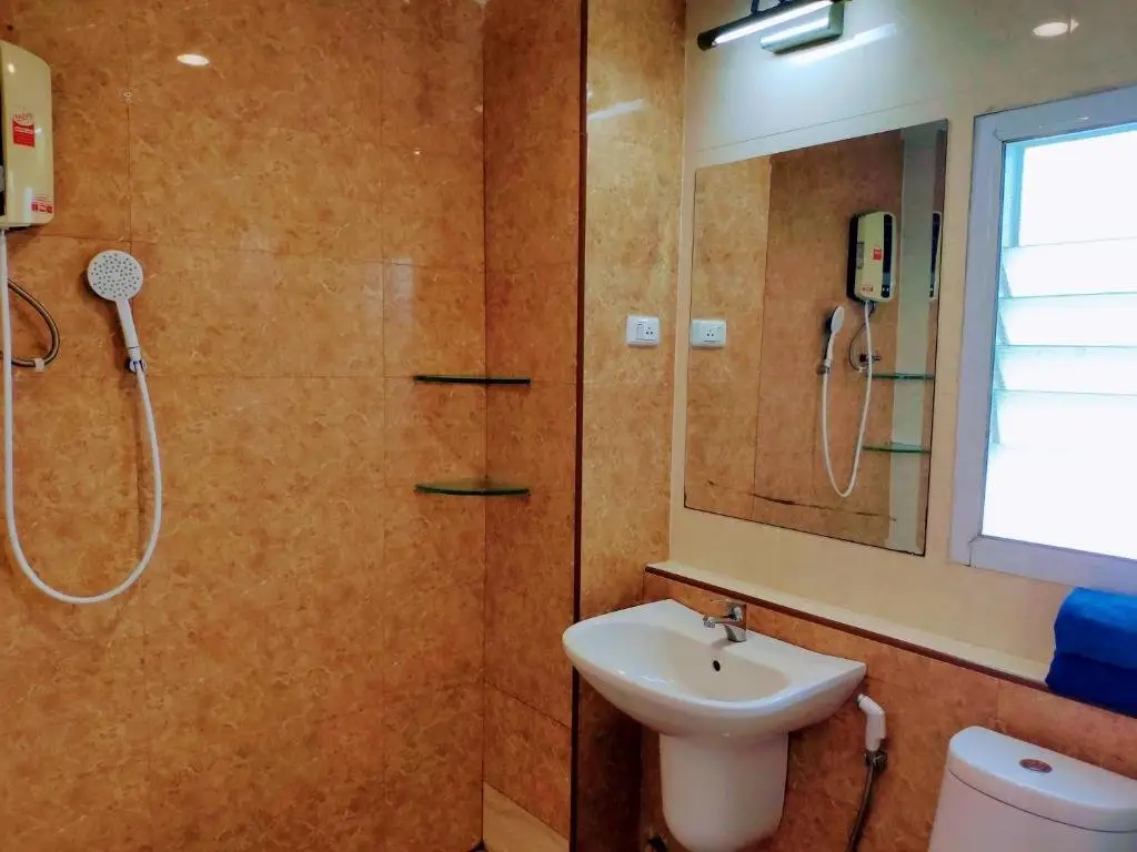 Бангкок: Quiet Studio with King Bed, Kitchen And Balcony (Adults Only)