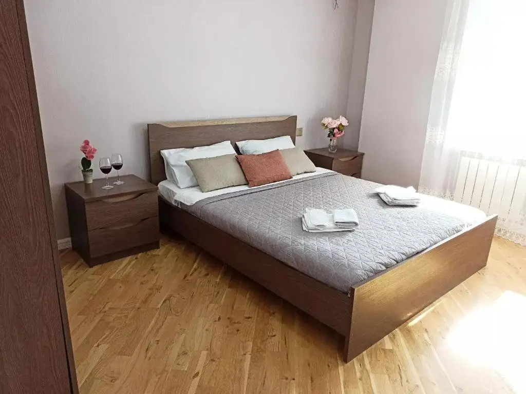 3 комнатная VIP квартира возле метро — фото 1