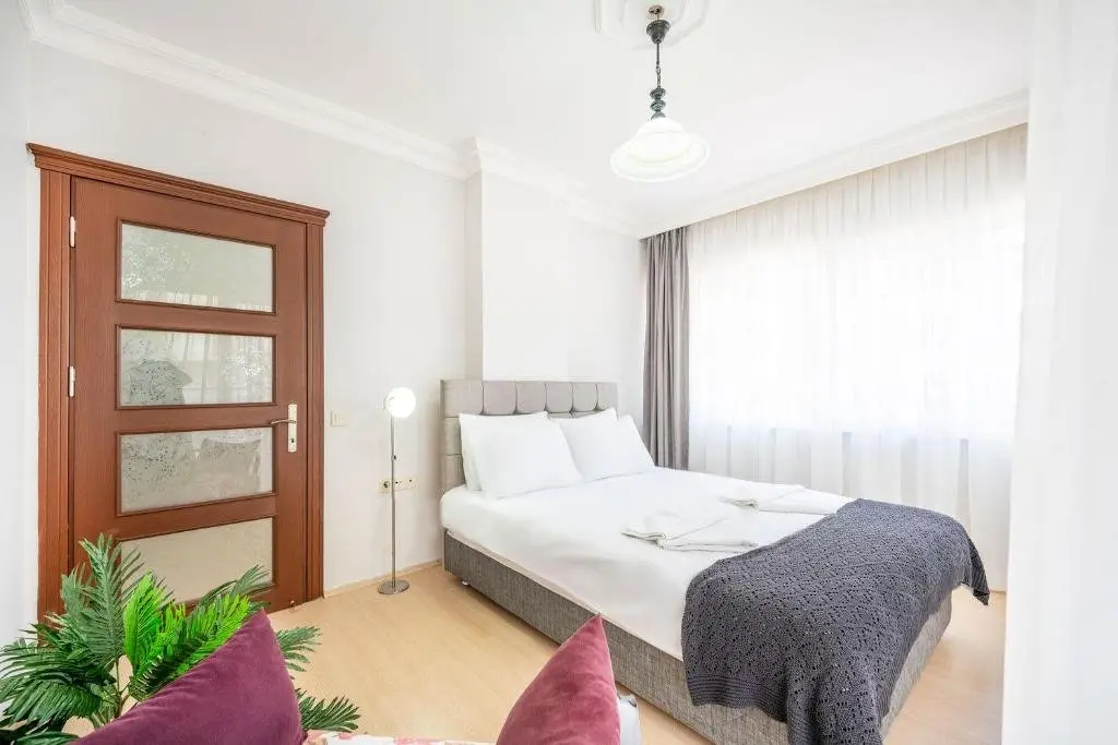 Анталья: Cozy Flat with Balcony Close to Public Transportation in Konyaalti, Antalya