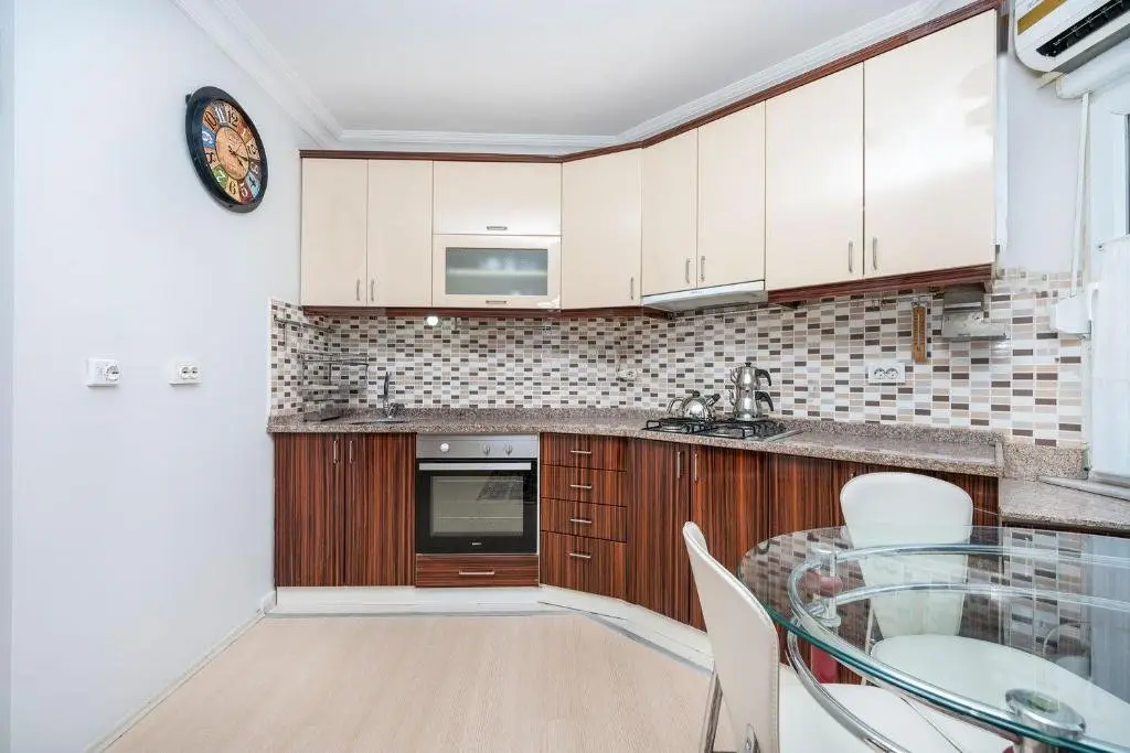 Анталья: Cozy Flat with Balcony Close to Public Transportation in Konyaalti, Antalya