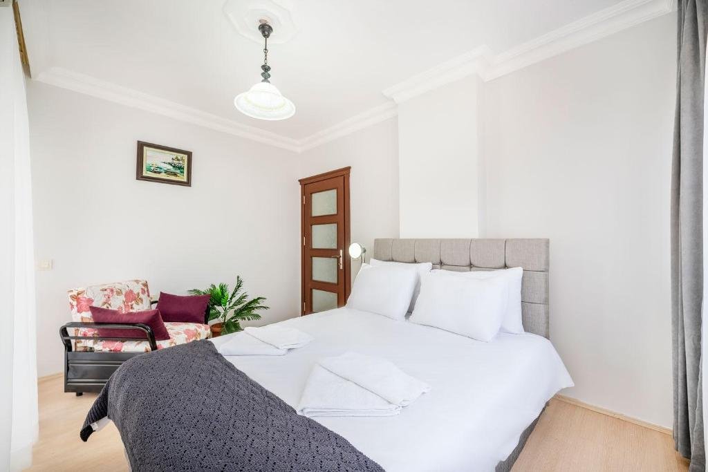 Анталья: Cozy Flat with Balcony Close to Public Transportation in Konyaalti, Antalya