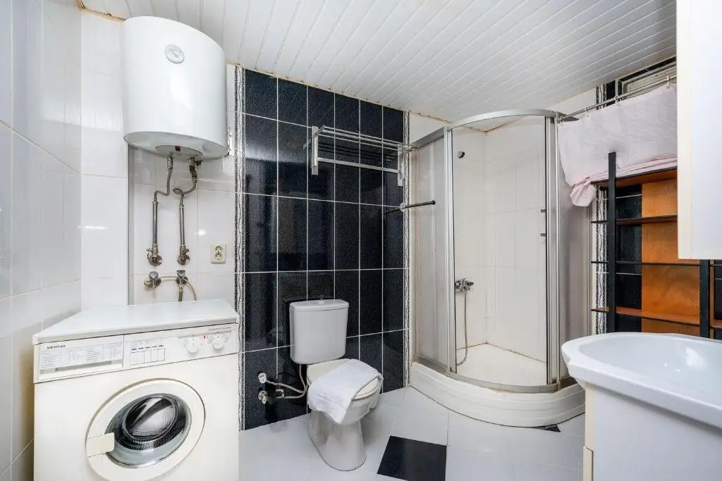Анталья: Cozy Flat with Balcony Close to Public Transportation in Konyaalti, Antalya
