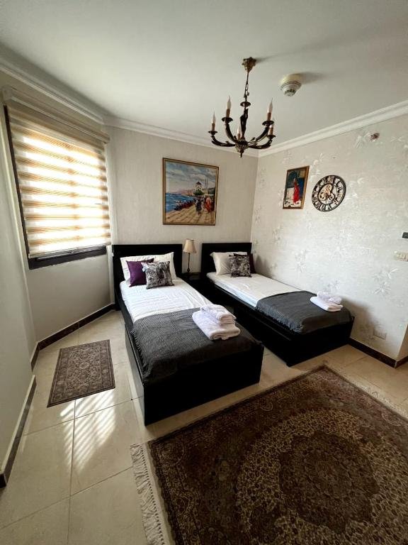 Каир: Elegant Duplex with Pool Frontauc