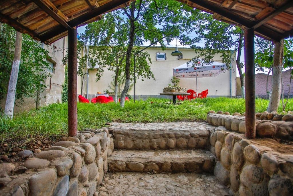 Кутаиси: 85A Bed And Breakfast