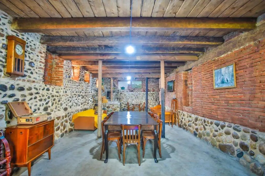Кутаиси: 85A Bed And Breakfast