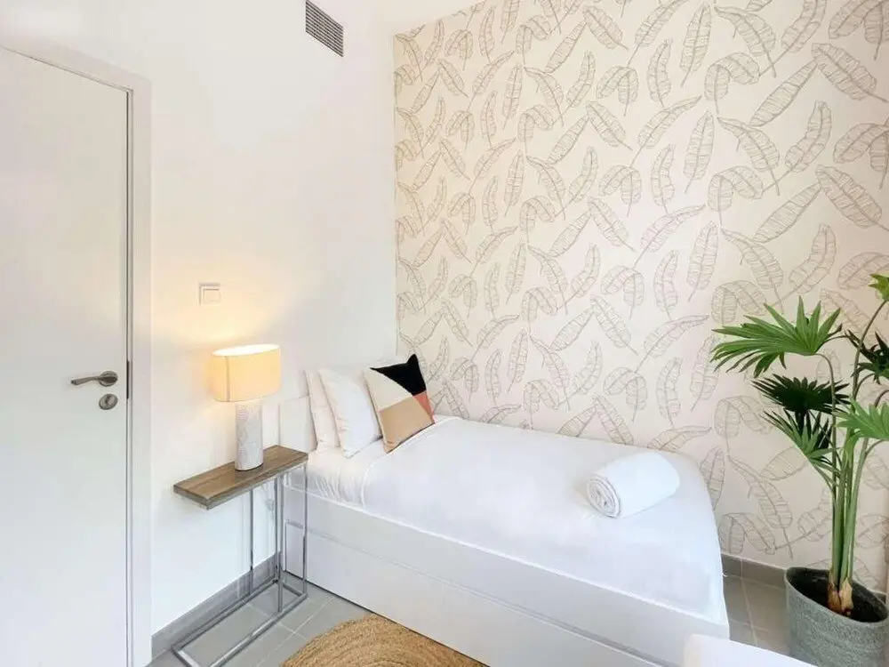 Дубай: Fancy 2BR Apt Town Square