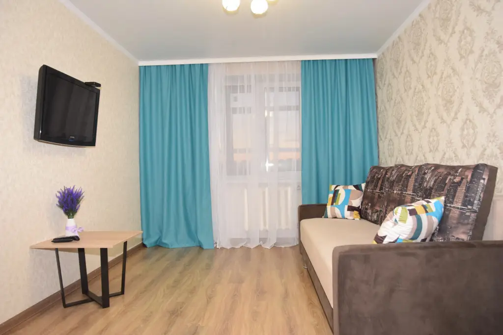 Тюмень: Апартаменты на Федюнинского 11а