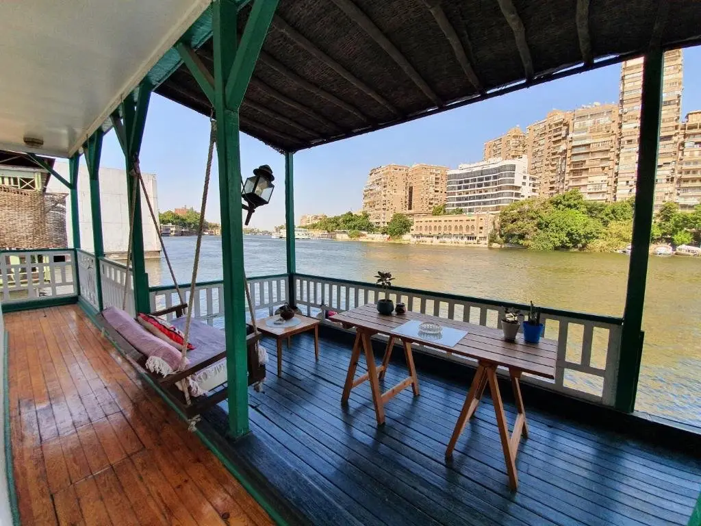 Гиза: Houseboat65 - Historic home on the Nile - Central Cairo