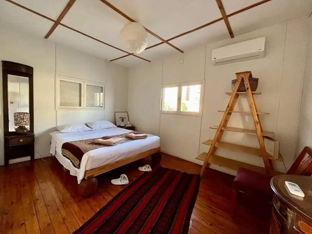 Гиза: Houseboat65 - Historic home on the Nile - Central Cairo