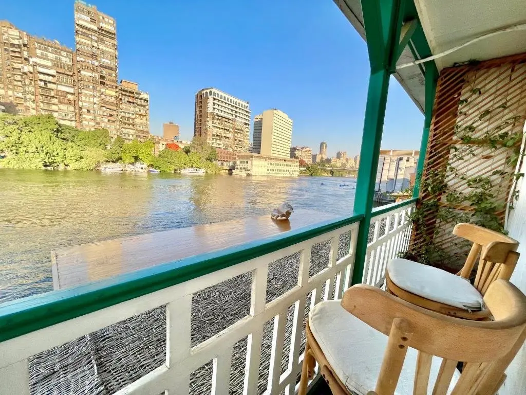 Гиза: Houseboat65 - Historic home on the Nile - Central Cairo