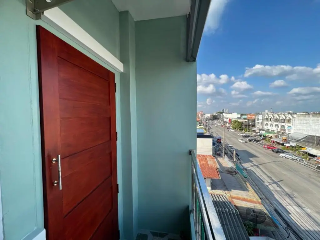 Кхлонг-Янг: Green House Place