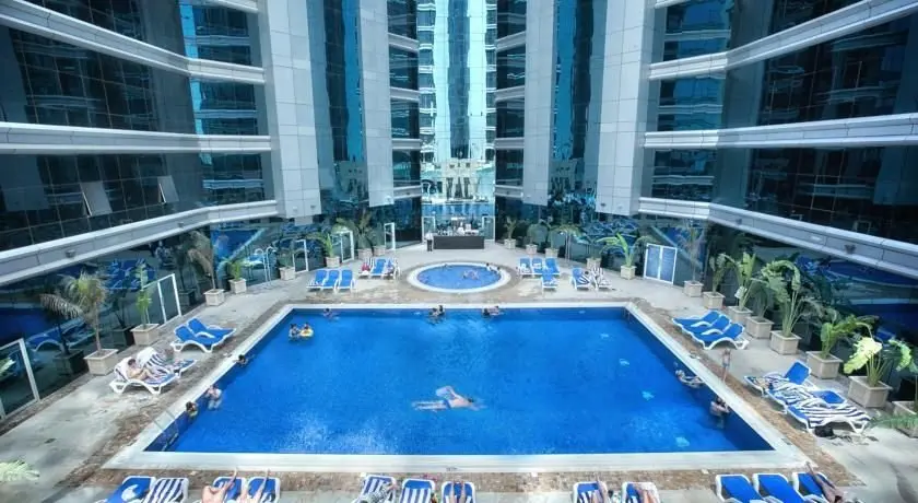 Дубай: Ghaya Grand Hotel & Apartments