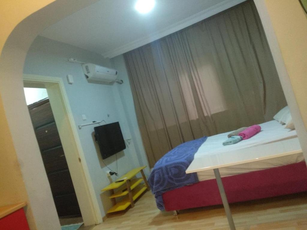 Стамбул: hygienic budget accommodation central 40 50 square meters with garden