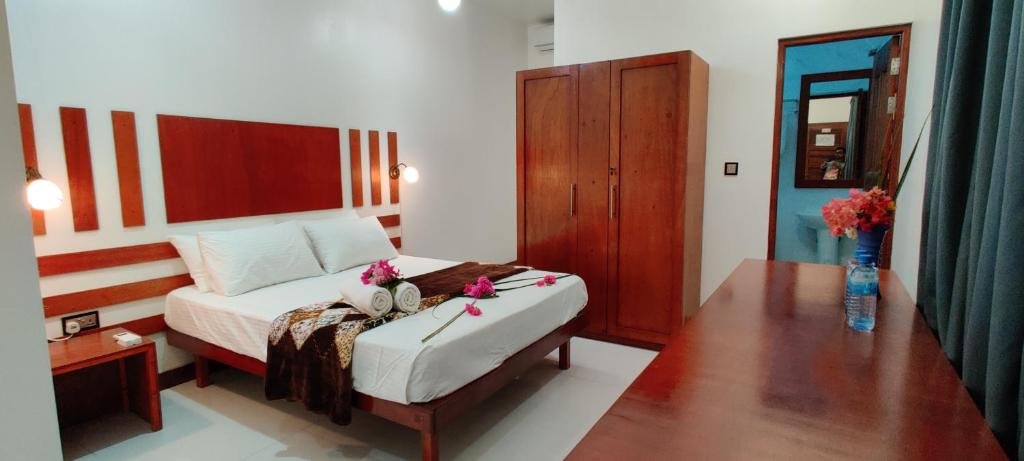 Фувамула: Equator Holiday Inn