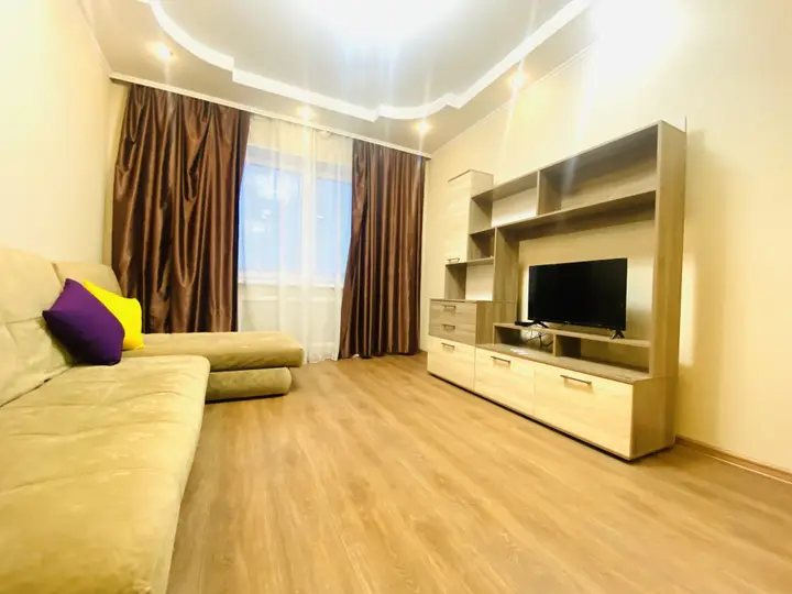 Сургут: Apartments Sever Karolinskogo 9