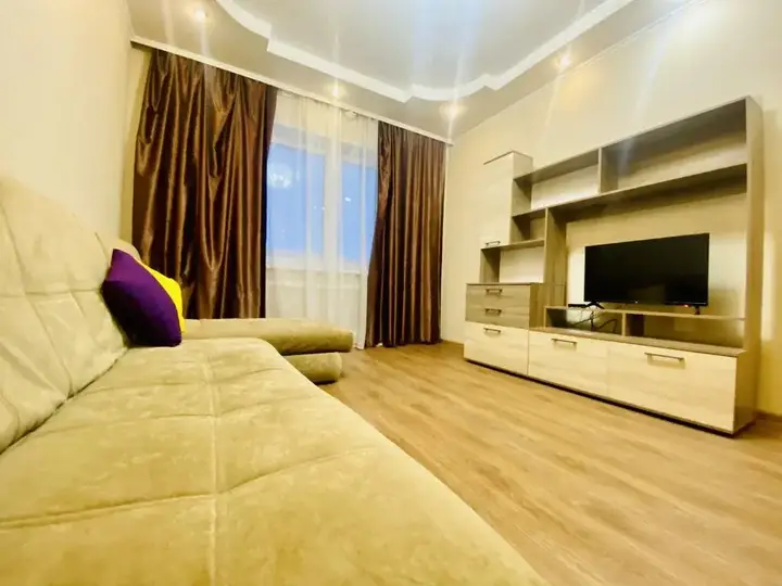 Сургут: Apartments Sever Karolinskogo 9
