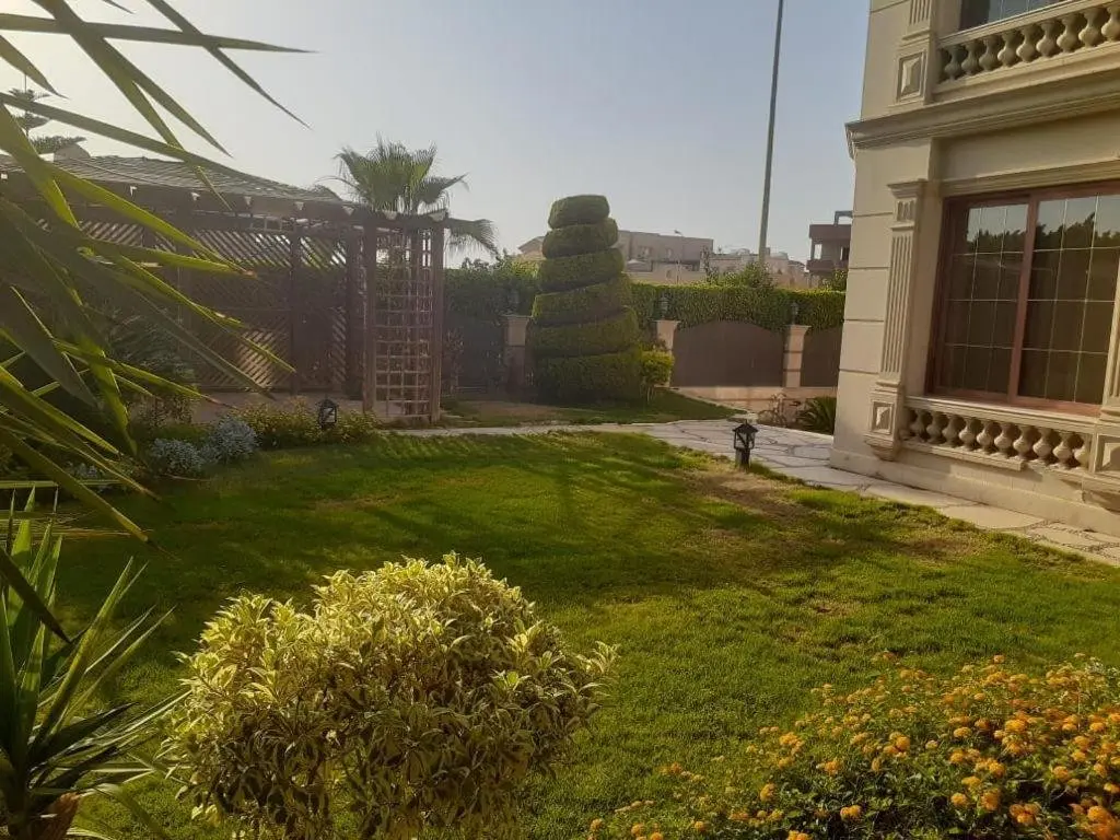 Каир: Super luxurious villa with large landscape areas