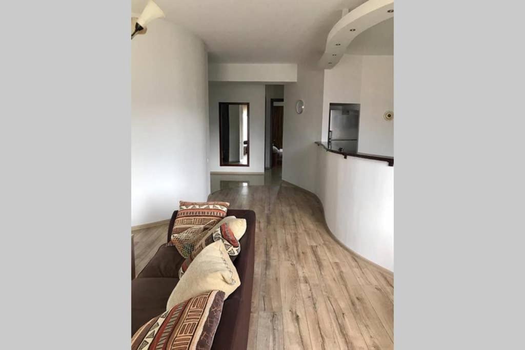 Тбилиси: Sunny, spacious flat in Vake District