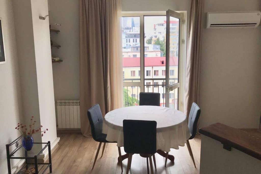 Тбилиси: Sunny, spacious flat in Vake District