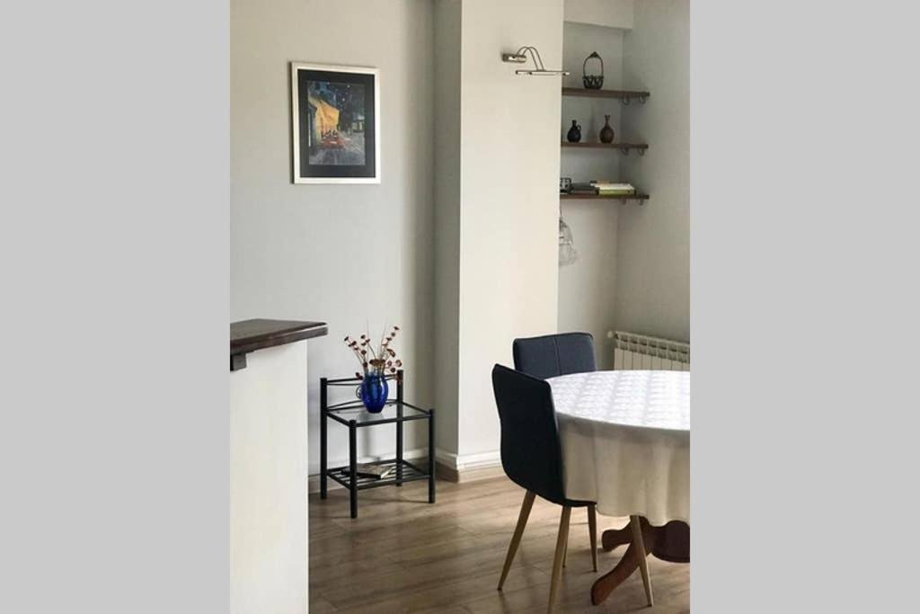 Sunny, spacious flat in Vake District — фото 1