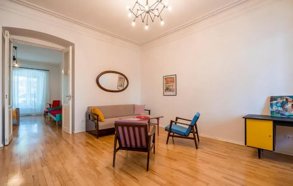Тбилиси: Colorful Apartment In Old Tbilisi