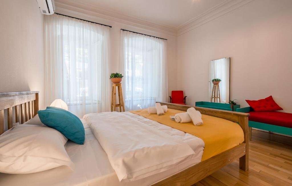 Тбилиси: Colorful Apartment In Old Tbilisi