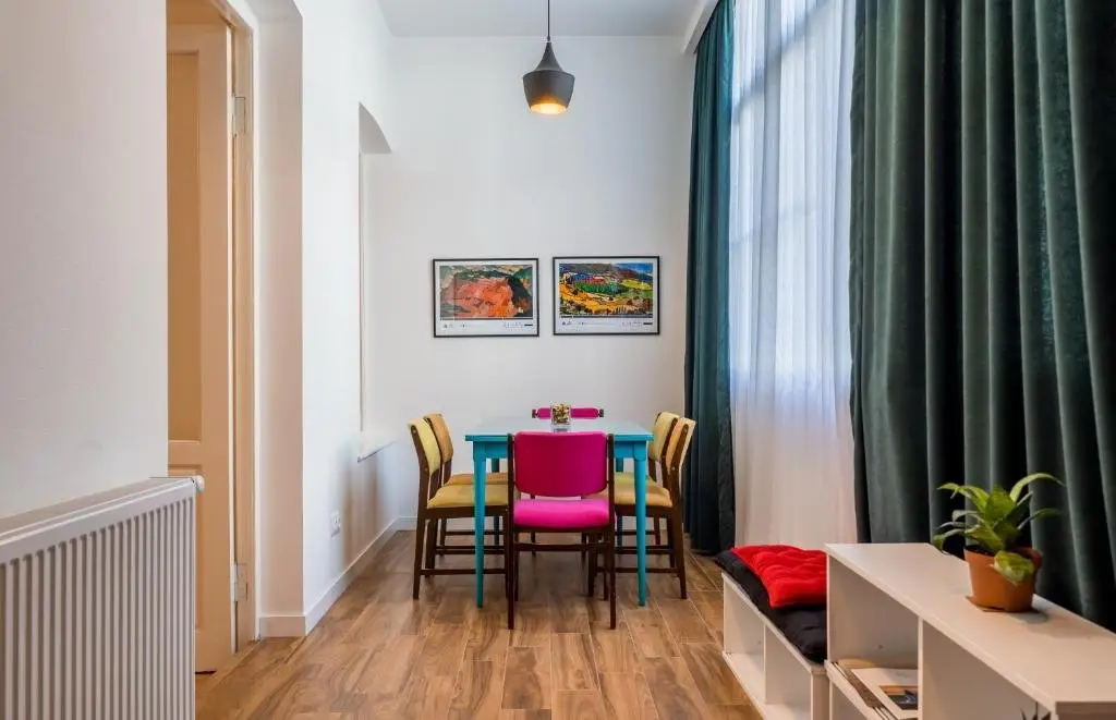 Тбилиси: Colorful Apartment In Old Tbilisi