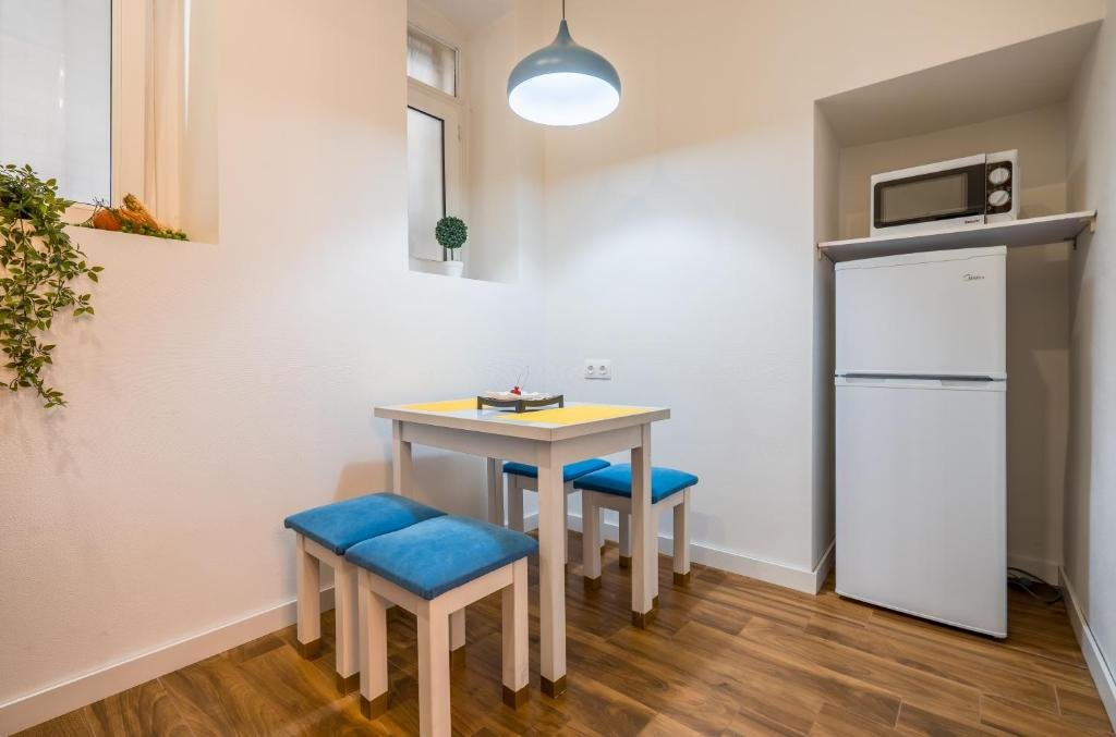 Тбилиси: Colorful Apartment In Old Tbilisi